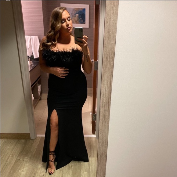 Fashion Nova Dresses & Skirts - Black fashion nova dress with fur trim